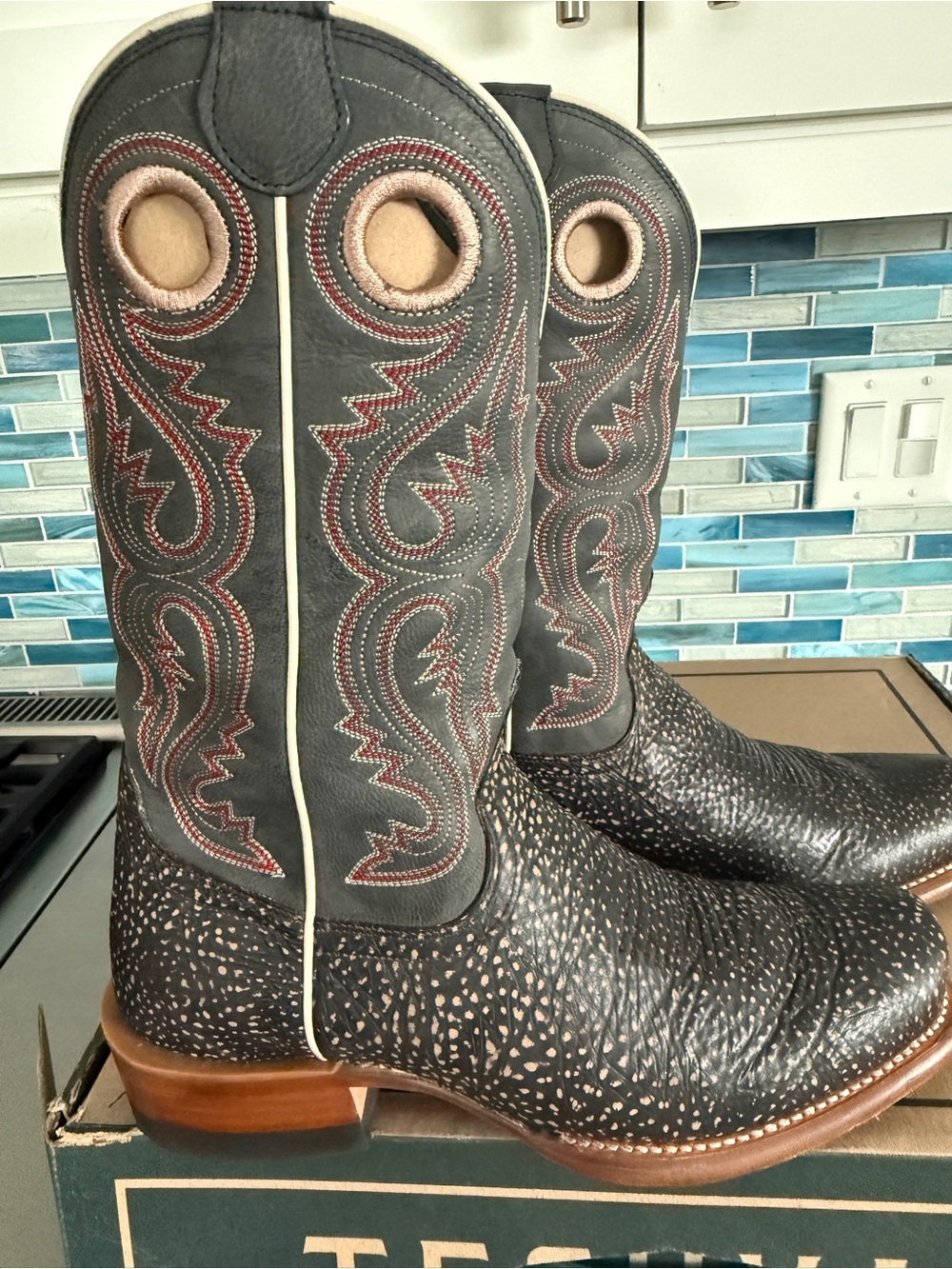Tecovas The Parker in size 10 EE. Great used condition. Bison.